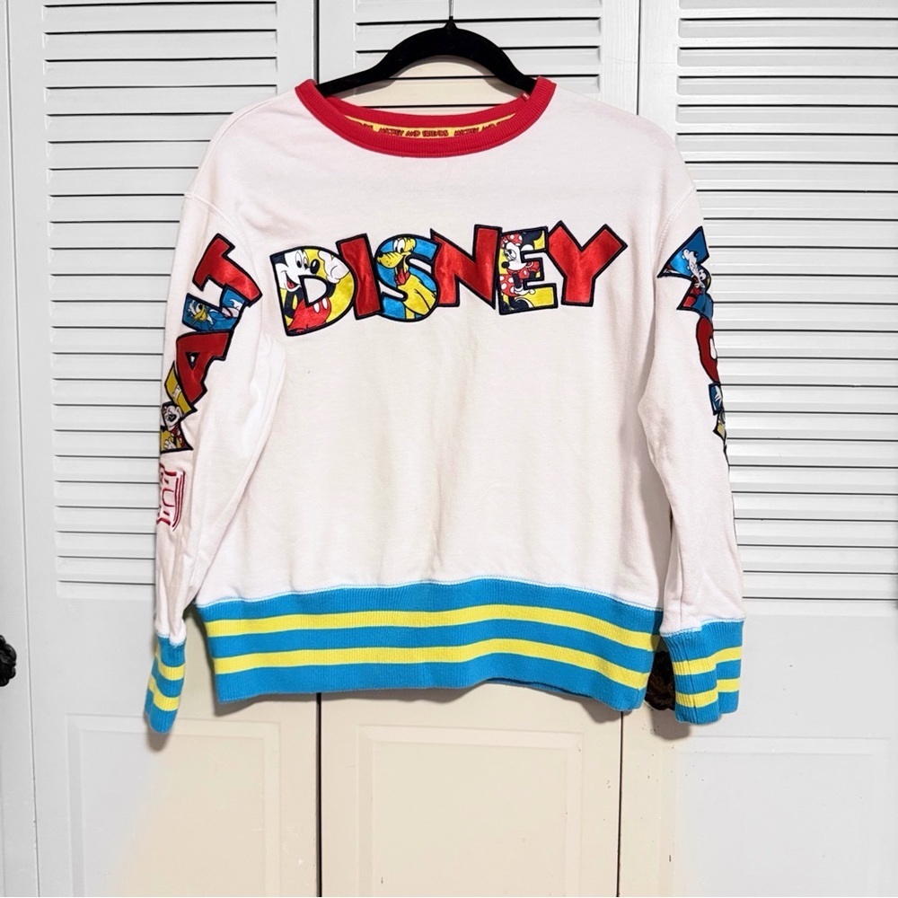 Disney “Walt Disney” Retro Graphic Sweatshirt XS – Mickey & Friends Colorful
